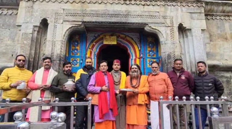 बदरीनाथ-केदारनाथ मंदिर समिति (बीकेटीसी) ने मंगलवार को बांग्लादेश में हिंदुओं के जीवन रक्षा की कामना हेतु  बदरीनाथ  केदारनाथ सहित कई प्रमुख मंदिरों में विशेष पूजा की।