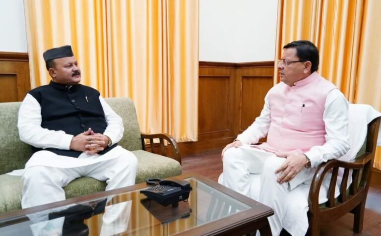 विधानसभा के मानसून सत्र में प्राकृतिक आपदा के मुद्दे पर सदन में ना बोलने पर विपक्ष के विधायक हरीश धामी ने मुख्यमंत्री पुष्कर सिंह धामी के सामने अपनी पार्टी के प्रति गहरी नाराजगी व्यक्त की।