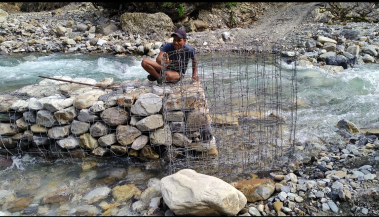 टिहरी के सकलाना क्षेत्रांतर्गत दुबड़ा- रगड़गाँव मोटर मार्ग की सुविधा ग्राम वासियों को जल्द से जल्द मिल सके, इस हेतु जिलाधिकारी मयूर दीक्षित द्वारा जांच टीम गठित की गई ,