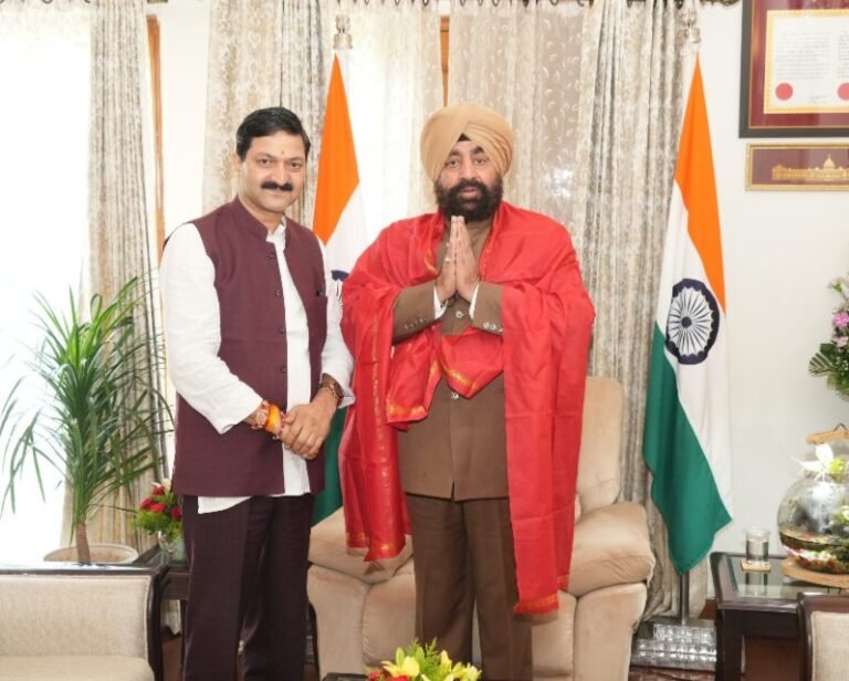 प्रदेश के राज्यपाल लेफ्टिनेंट जनरल ( सेवानिवृत्त)गुरुमीत सिंह से बीकेटीसी अध्यक्ष अजेंद्र ने शिष्टाचार भेंट की।