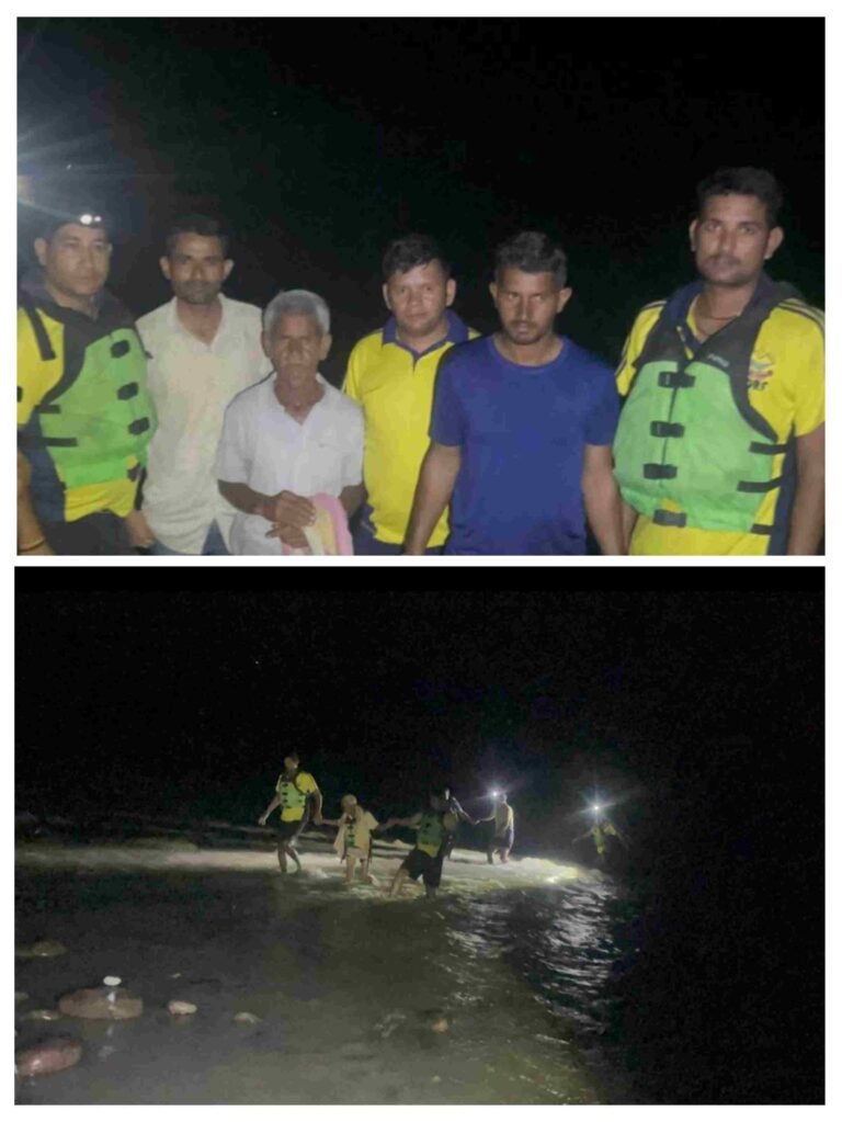 जनपद देहरादून- श्यामपुर क्षेत्रान्तर्गत लक्कड़ घाट के पास नदी का जलस्तर बढ़ने से फंसे 03 व्यक्तियों को SDRF ने किया सकुशल रेस्क्यू।