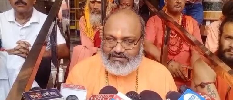 9 अक्टूबर की दिल्ली में होने वाले भारत और बांग्लादेश क्रिकेट मैच के खिलाफ संतों ने मौर्चा खोल गृह मंत्री को पत्र लिखकर इसे रोकने की मांग की है।
