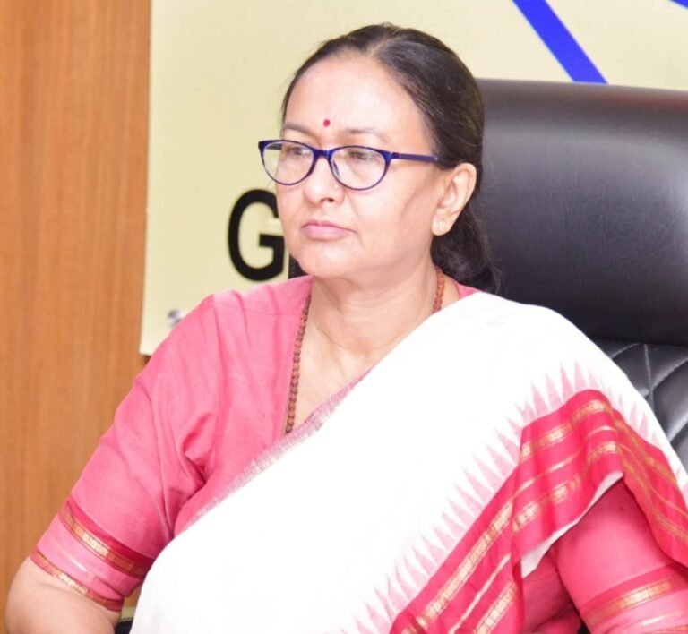 सीएस श्रीमती रतूडी ने निर्धारित समयसीमा के भीतर असंगठित क्षेत्र में कार्यरत विशेषरूप से कम आय वर्ग की सभी गर्भवती महिलाओं की पीएमएमवीवाई की शत् प्रतिशत कवरेज सुनिश्चित करने के निर्देश दिए