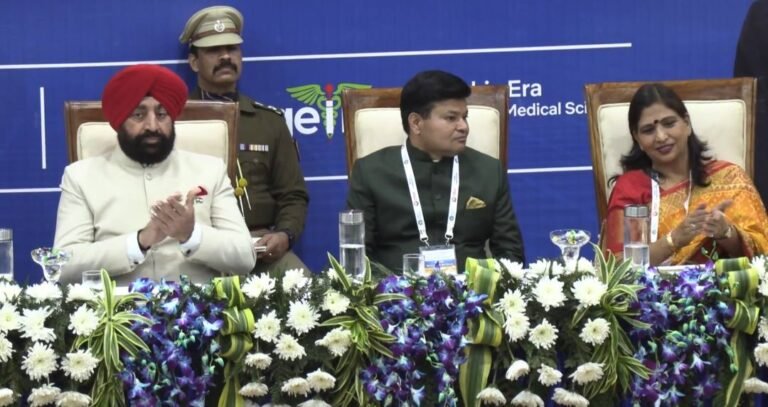 देहरादून के ग्राफिक ऐरा मेडिकल कॉलेज में एसोसिएशन ऑफ इंडियन यूनिवर्सिटी के द्वारा नॉर्थ जोन वाइस चांसलर कॉन्फ्रेंस 2024 – 2025 का शुभारंभ किया गया ।