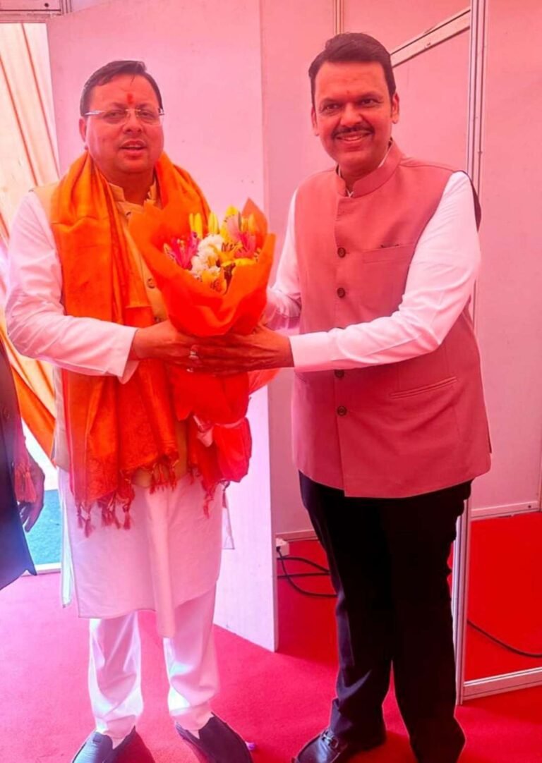 मुख्यमंत्री पुष्कर सिंह धामी ने मुंबई में महाराष्ट्र सरकार के शपथ ग्रहण समारोह में प्रतिभाग किया।