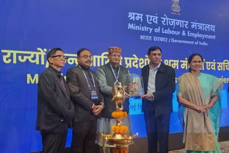केंद्रीय मंत्री डॉ. मनसुख मांडविया की अध्यक्षता में आयोजित कई राज्यों और केंद्र शासित प्रदेशों के श्रम मंत्रियों के साथ राष्ट्रीय सम्मेलन में प्रतिभाग किया कृषि एवं ग्राम्य विकास मंत्री गणेश जोशी ने