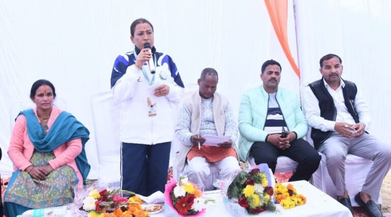 कैबिनेट मंत्री रेखा आर्य ने रानीखेत और सोमेश्वर विधानसभा में एक मिनी स्टेडियम और दो सड़कों के निर्माण का शुभारंभ किया।