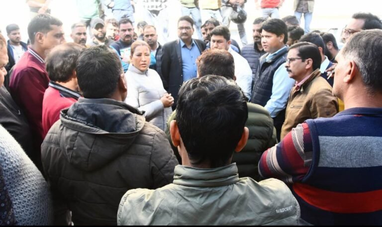 खेल मंत्री रेखा आर्या ने पत्रकार के निधन पर जताया शोक मंत्री रेखा आर्या नें बताया कि निजी सहयोग से पहुचायेंगे परिवार को मदद