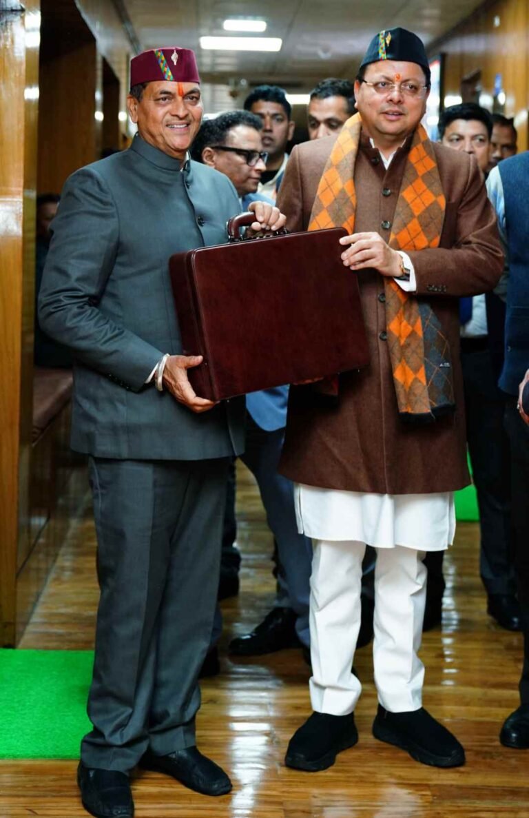 उत्तराखंड के देहरादून स्थित विधानसभा में पुष्कर सिंह धामी सरकार अपने दूसरे कार्यकाल का चौथा बजट पेश किया