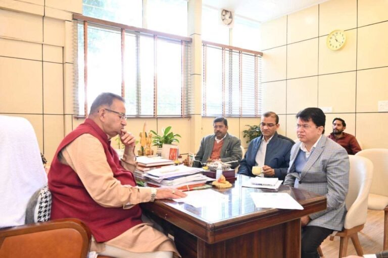 उद्यान विभाग में जल्द होगी 415 मालियों की भर्ती कृषि मंत्री गणेश जोशी ने अधिकारियों को जल्द रिक्त पदों पर भर्ती प्रक्रिया पूरी करने के निर्देश दिए।