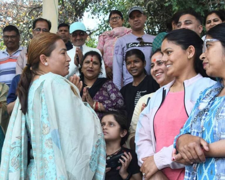 खेल मंत्री रेखा आर्या ने  देहरादून के पवेलियन ग्राउंड में चल रहे खिलाड़ी चयन शिविर का निरीक्षण किया।