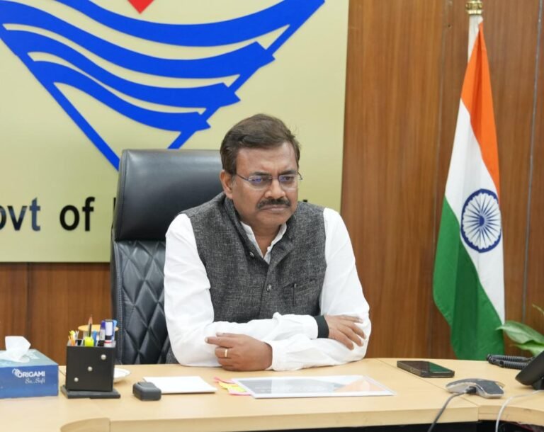 मुख्य सचिव आनन्द बर्द्धन की अध्यक्षता में सचिवालय में 64वीं राज्य स्तरीय अधिकार प्राप्त समिति की बैठक सम्पन्न हुई। मुख्य सचिव ने सभी विभागों को निर्देश दिए ,