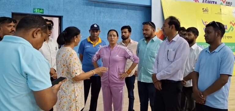 खेल मंत्री रेखा आर्या ने हल्द्वानी के गोलापार स्थित विभिन्न खेल अवस्थापनाओं का किया निरीक्षण