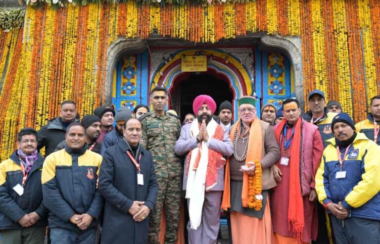 राज्यपाल लेफ्टिनेंट जनरल गुरमीत सिंह (से.नि.) ने बाबा केदारनाथ और बद्रीनाथ के किए दर्शन 