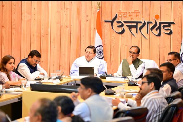 केन्द्रीय कृषि एवं कृषक कल्याण तथा ग्रामीण विकास मंत्री शिवराज सिंह चौहान ने मुख्यमंत्री पुष्कर सिंह धामी के साथ मुख्यमंत्री आवास देहरादून में कृषि एवं ग्रामीण विकास विभाग की केन्द्रीय योजनाओं की समीक्षा की।