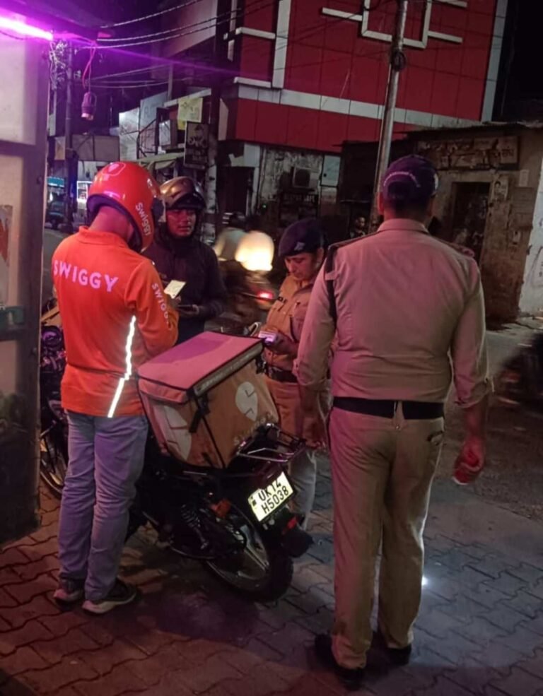 एसएसपी देहरादून के निर्देशों पर डिलीवरी बॉयज के सत्यापन हेतु दून पुलिस ने चलाया अभियान 14 डिलीवरी बॉयज के 83 पुलिस एक्ट तथा 40 डिलीवरी बॉयज के 81 पुलिस एक्ट में किये चालान
