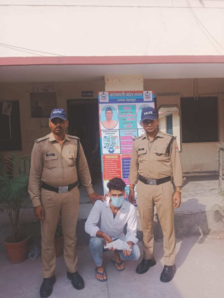 देहरादून ISBT पुलिस चौकी के पास युवक ने किया फायर