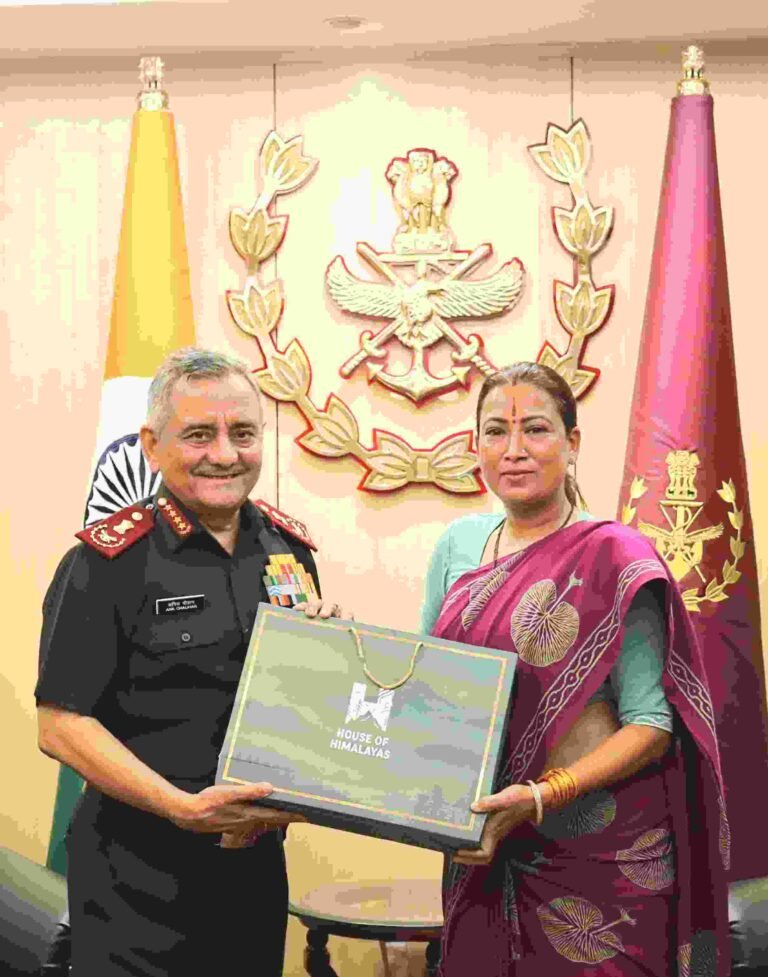 कैबिनेट मंत्री रेखा आर्या ने  चीफ ऑफ डिफेंस स्टाफ जनरल अनिल चौहान से मुलाकात की।
