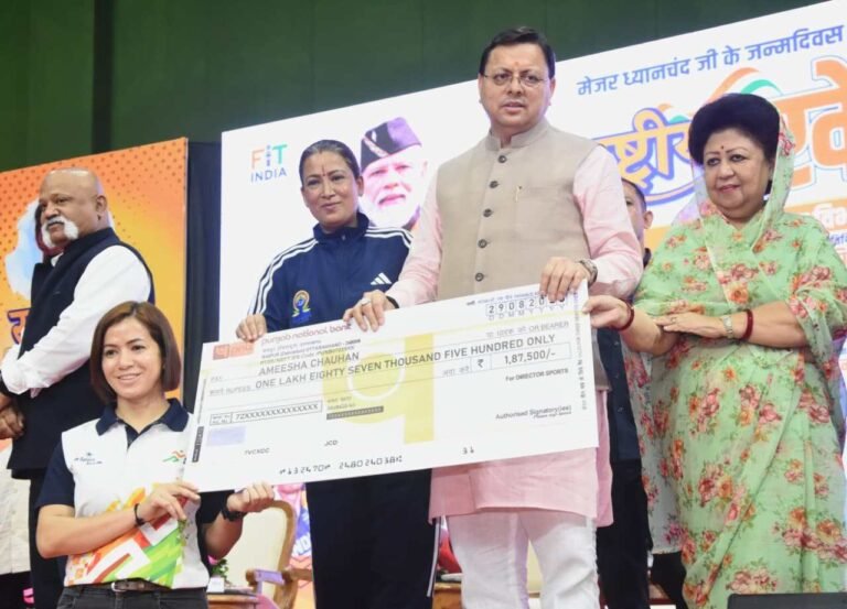 मुख्यमंत्री पुष्कर सिंह धामी और खेल मंत्री रेखा आर्या ने नेशनल गेम्स व अन्य राष्ट्रीय, अंतरराष्ट्रीय प्रतियोगिताओं के पदक विजेता सम्मानित