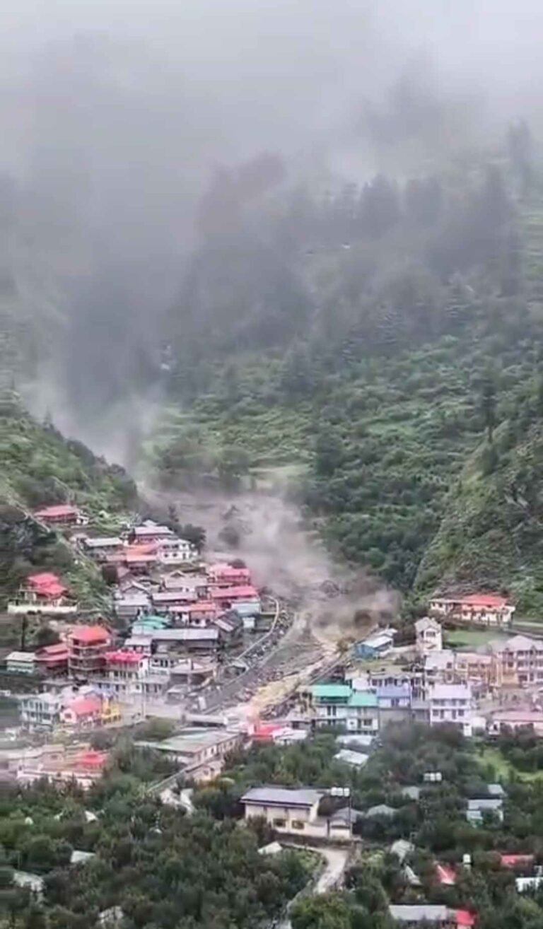 उत्तरकाशी धराली में बादल फटने से बहुत बड़े स्तर पर जानमाल के नुकसान की आशंका देखिए वीडियो