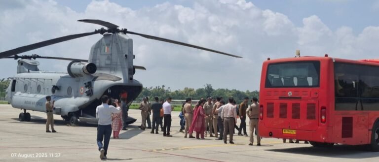 उत्तरकाशी आपदा राहत कार्य: हर्षिल व गंगोत्री क्षेत्र से यात्रियों का सफल रेस्क्यू ऑपरेशन