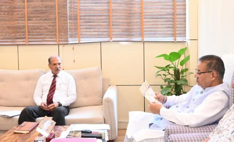 सैनिक कल्याण मंत्री गणेश जोशी ने सैनिक कल्याण विभाग के अधिकारियों के साथ बैठक कर शहीद सम्मान यात्रा 2 की तैयारियों की समीक्षा की