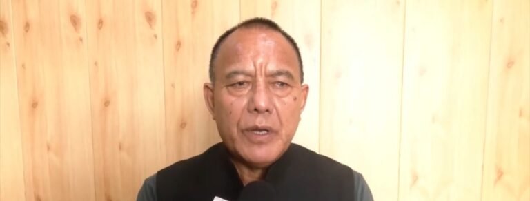 उत्तराखंड अधीनस्थ सेवा चयन आयोग के चेयरमैन गणेश शंकर मर्तोलिया ने पेपर लीक मामले पर प्रतिक्रिया देते हुए कहा कि प्रश्न पत्र से जुड़े तीन पन्ने बाहर आए हैं. देखिए वीडियो