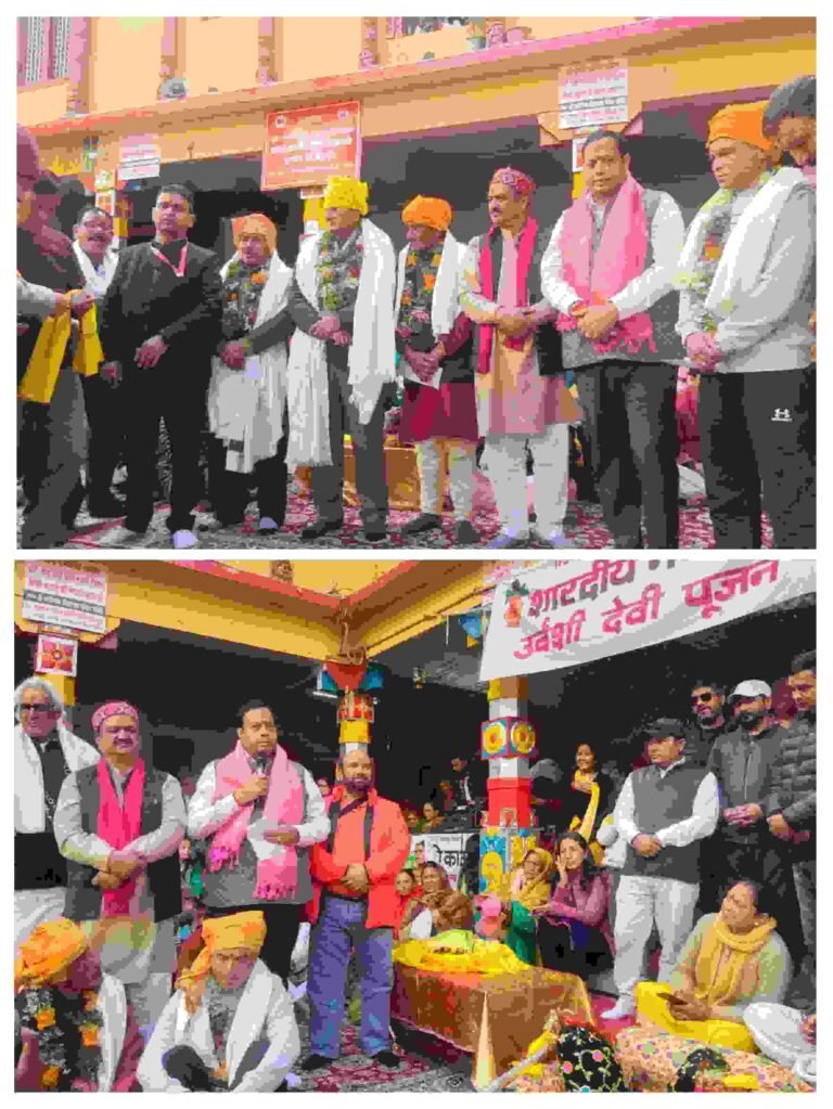 बीकेटीसी अध्यक्ष हेमंत द्विवेदी की उपस्थिति में बदरीनाथ मंदिर परिसर में आयोजित समारोह में कपाट बंद की तिथि की हुई घोषणा