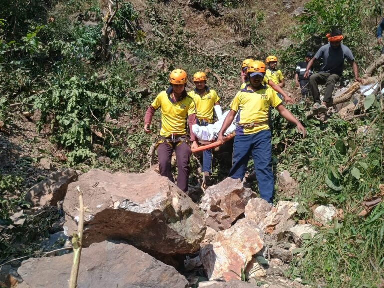 पौड़ी गढ़वाल जंपिंग हाइट्स, मोहनचट्टी में जेसीबी वाहन हुआ दुर्घटनाग्रस्त,SDRF ने किया चालक का शव बरामद