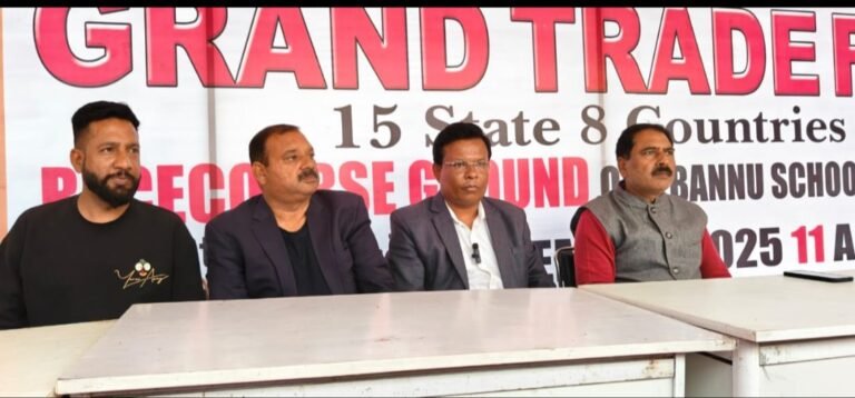 12 दिसंबर से 25 दिसंबर तक दून के विशाल बन्नू स्कूल ग्राउंड में लगा आकर्षक यह मेला इंडिया ग्लोबल ग्रैंड ट्रेड फेयर विशाल मेला आज से हुआ शुरू