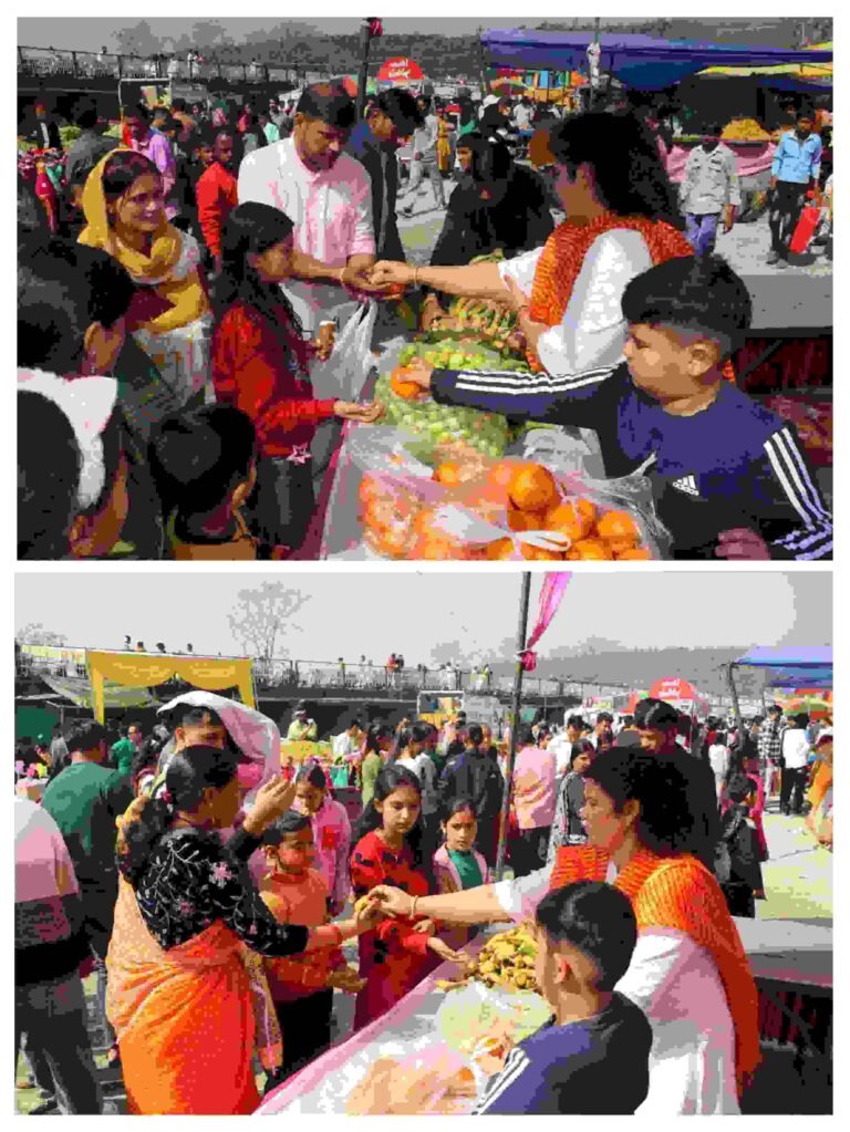 महाशिवरात्रि पर भाजपा प्रवक्ता लक्ष्मी अग्रवाल ने श्रद्धालुओं को प्रसाद वितरण कर शिव मंदिर में विशेष पूजा अर्चना कर प्रदेशवासियों के सुख शांति और समृद्धि की मनोकामना