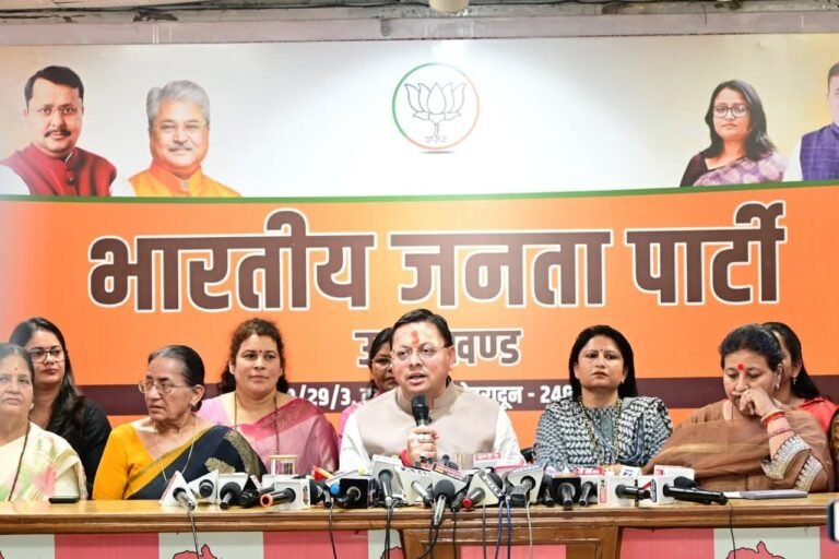 नारी शक्ति वंदन अधिनियम पर सीएम धामी का विपक्ष पर तीखा प्रहार  महिलाओं के अधिकारों में बाधा डालने वालों को मातृशक्ति देगी करारा जवाब