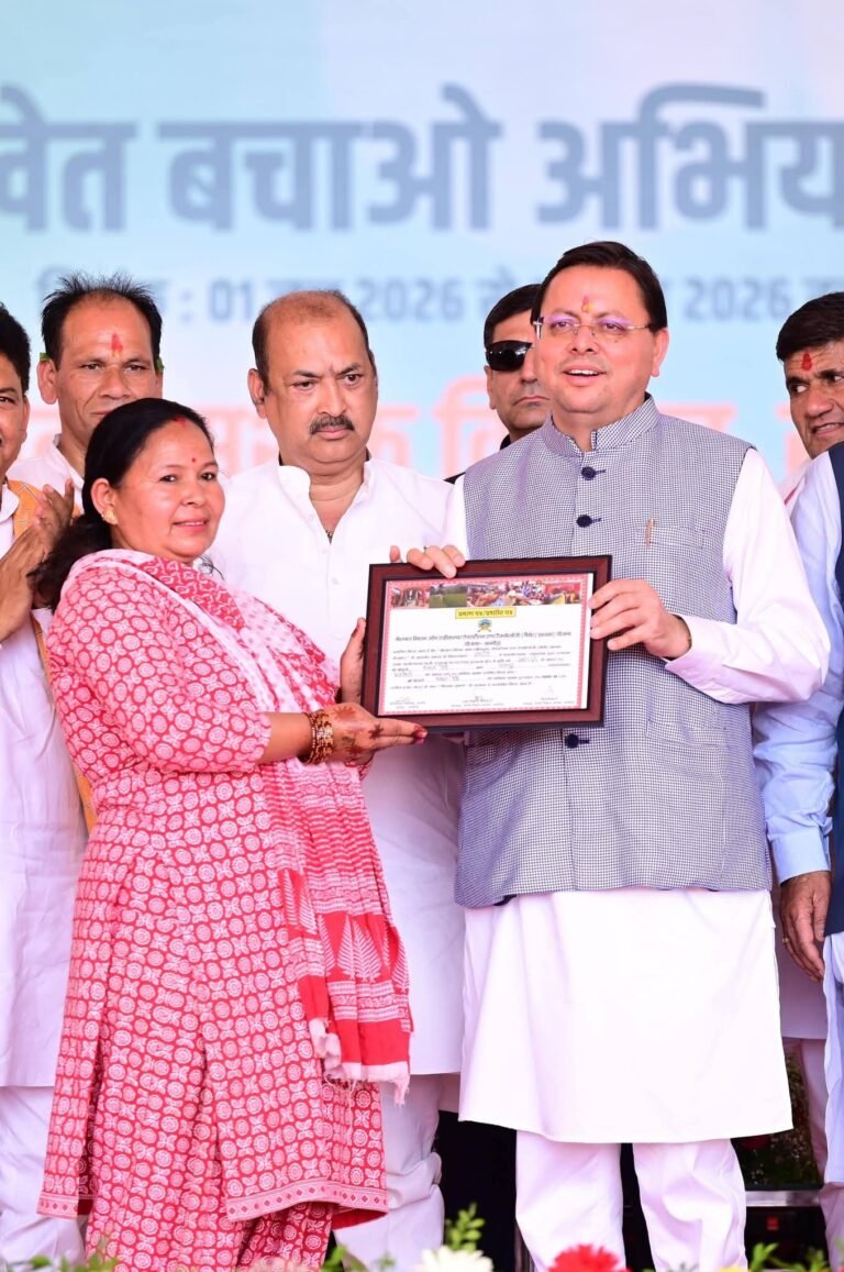 अल्मोड़ा में खेत बचाओ अभियान कार्यक्रम में सीएम धामी ने प्रगतिशील किसानों को किया सम्मानित